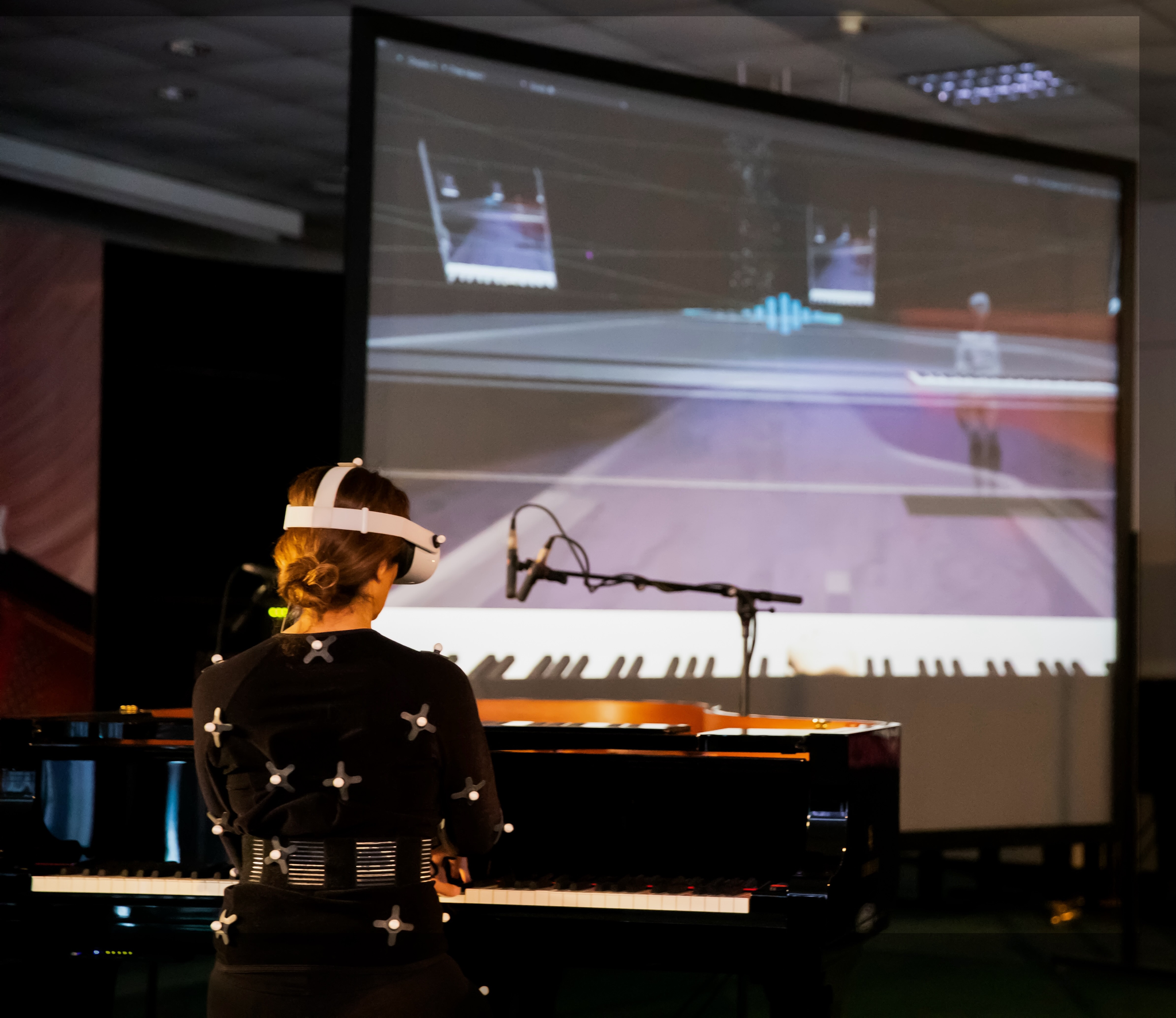 XR Music Performance: a phygital piano duet in the metaverse